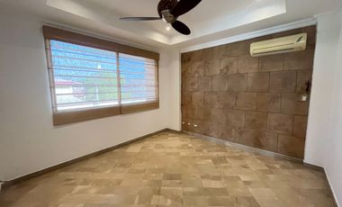 MODERNA BELLA CASA RENTA SIN AMOBLAR!!