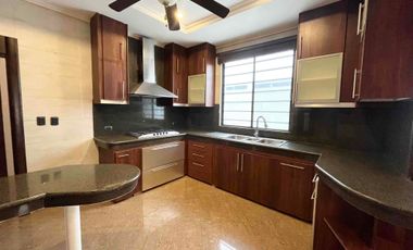 MODERNA BELLA CASA RENTA SIN AMOBLAR!!