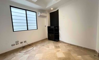 MODERNA BELLA CASA RENTA SIN AMOBLAR!!