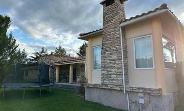 VENTA de Residencia Exclusiva en Aculco con Acabados Premier – Amplios Jardines y Confort Inigualable