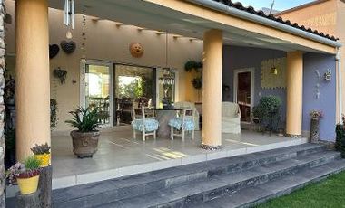 VENTA de Residencia Exclusiva en Aculco con Acabados Premier – Amplios Jardines y Confort Inigualable