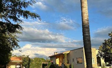 VENTA de Residencia Exclusiva en Aculco con Acabados Premier – Amplios Jardines y Confort Inigualable