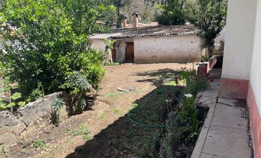 Vendo acogedora casa rodeada de jardines en Huaraz