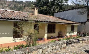 Vendo acogedora casa rodeada de jardines en Huaraz