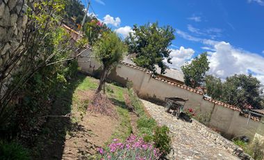 Vendo acogedora casa rodeada de jardines en Huaraz