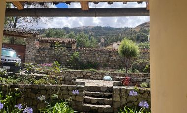 Vendo acogedora casa rodeada de jardines en Huaraz