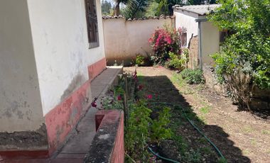 Vendo acogedora casa rodeada de jardines en Huaraz