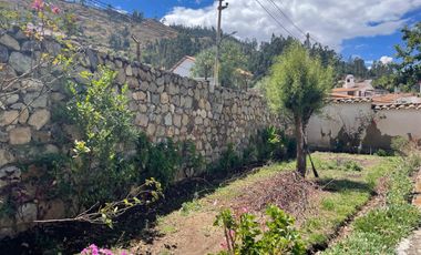 Vendo acogedora casa rodeada de jardines en Huaraz