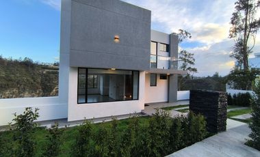 Casa por estrenar en urbanización privada – a solo 5 minutos de Cumbayá