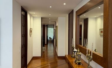 ¡Gran oportunidad en zona de alta demanda y mayor valorización de la ciudad! Hermoso y amplio Apartamento en Altos del Refugio - Chapinero