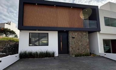 Casa En Venta en LomAlta Tres Marías