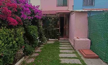 BONITA CASA 2 pisos en privada