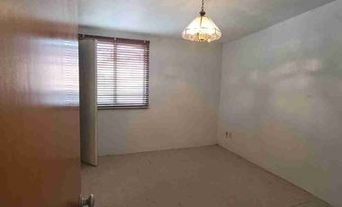 BONITA CASA 2 pisos en privada