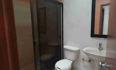 BONITA CASA 2 pisos en privada