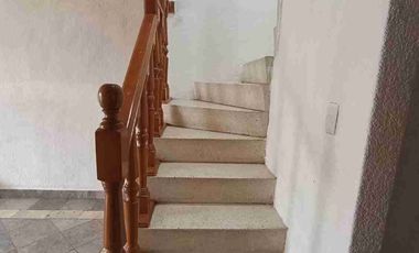 BONITA CASA 2 pisos en privada