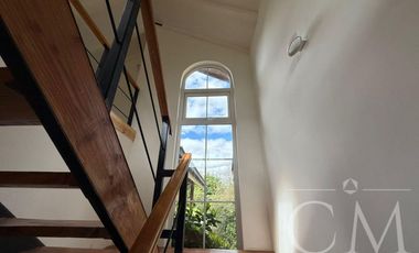 HERMOSA CASA EN PARCELACIÓN CONSOLIDADA EN LAS QUEMAS