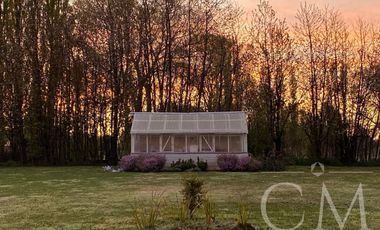 HERMOSA CASA EN PARCELACIÓN CONSOLIDADA EN LAS QUEMAS