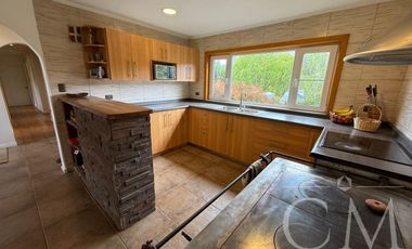 HERMOSA CASA EN PARCELACIÓN CONSOLIDADA EN LAS QUEMAS