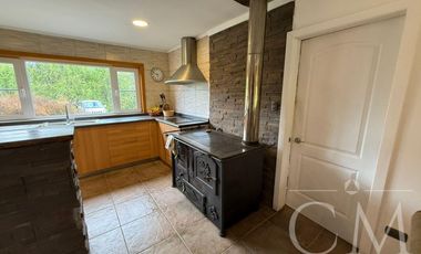 HERMOSA CASA EN PARCELACIÓN CONSOLIDADA EN LAS QUEMAS