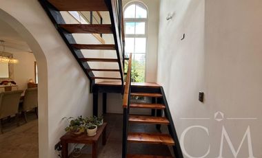 HERMOSA CASA EN PARCELACIÓN CONSOLIDADA EN LAS QUEMAS