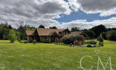 HERMOSA CASA EN PARCELACIÓN CONSOLIDADA EN LAS QUEMAS