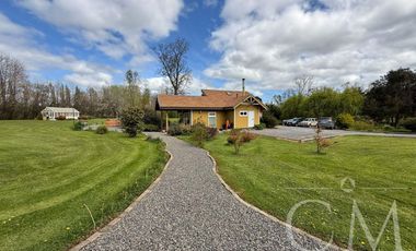 HERMOSA CASA EN PARCELACIÓN CONSOLIDADA EN LAS QUEMAS