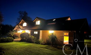 HERMOSA CASA EN PARCELACIÓN CONSOLIDADA EN LAS QUEMAS