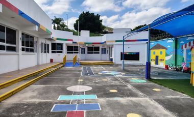 KINDER EN VENTA EN REAL DE JURIQUILLA QUERETARO, EQUIPADO Y CON LICENCIA