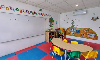 KINDER EN VENTA EN REAL DE JURIQUILLA QUERETARO, EQUIPADO Y CON LICENCIA