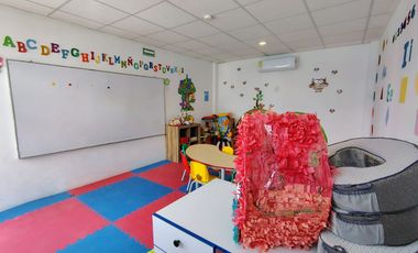 KINDER EN VENTA EN REAL DE JURIQUILLA QUERETARO, EQUIPADO Y CON LICENCIA