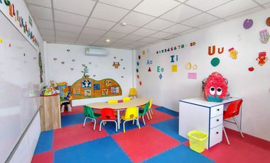 KINDER EN VENTA EN REAL DE JURIQUILLA QUERETARO, EQUIPADO Y CON LICENCIA