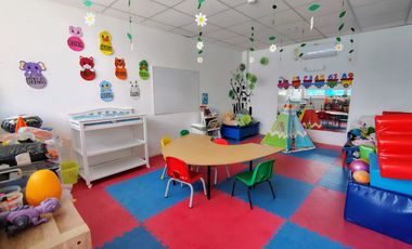 KINDER EN VENTA EN REAL DE JURIQUILLA QUERETARO, EQUIPADO Y CON LICENCIA