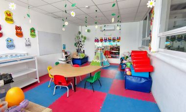 KINDER EN VENTA EN REAL DE JURIQUILLA QUERETARO, EQUIPADO Y CON LICENCIA