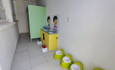 KINDER EN VENTA EN REAL DE JURIQUILLA QUERETARO, EQUIPADO Y CON LICENCIA
