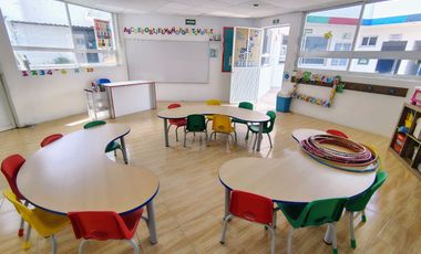 KINDER EN VENTA EN REAL DE JURIQUILLA QUERETARO, EQUIPADO Y CON LICENCIA