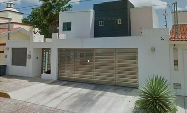 HERMOSA CASA ESTA ESPERANDO POR TI