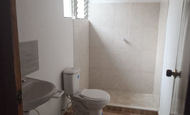 RENTAMOS CASA COMERCIAL EN EL BARRIO ALVERNIA CRA 32A # 25 - 25