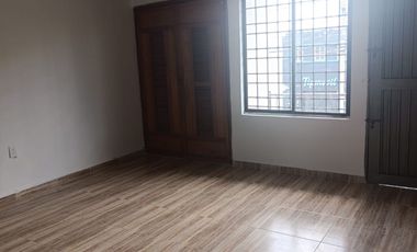 RENTAMOS CASA COMERCIAL EN EL BARRIO ALVERNIA CRA 32A # 25 - 25