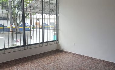 RENTAMOS CASA COMERCIAL EN EL BARRIO ALVERNIA CRA 32A # 25 - 25