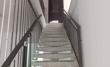 RENTAMOS CASA COMERCIAL EN EL BARRIO ALVERNIA CRA 32A # 25 - 25