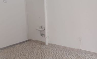 RENTAMOS CASA COMERCIAL EN EL BARRIO ALVERNIA CRA 32A # 25 - 25