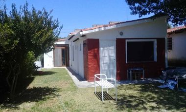 VENTA - CASA 3 DORMITORIOS - MELINCUE