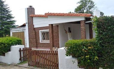 VENTA - CASA 3 DORMITORIOS - MELINCUE