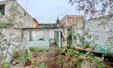 Se vende terreno con construcción en la caleta