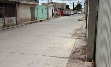 Se vende terreno con construcción en la caleta