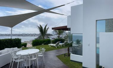 Vendo casa en el km 46 con vista privilegiada al mar de Punta Hermosa
