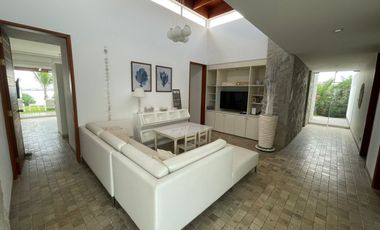 Vendo casa en el km 46 con vista privilegiada al mar de Punta Hermosa