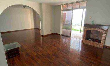 Hermosa Casa en Venta en Santiago de Surco