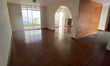 Hermosa Casa en Venta en Santiago de Surco