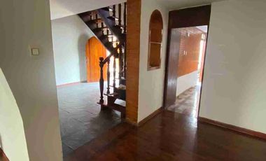 Hermosa Casa en Venta en Santiago de Surco